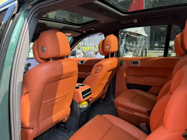 Li Auto L8 — Фото автомобиля 11