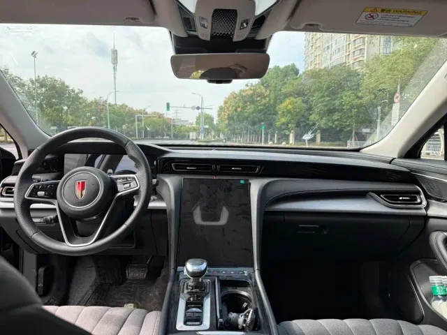 Hongqi H5 — Фото автомобиля 11