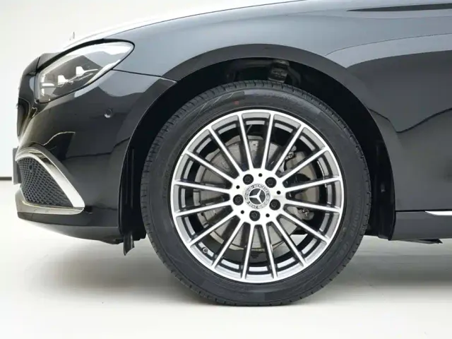 Mercedes-Benz E-Class — Фото автомобиля 14