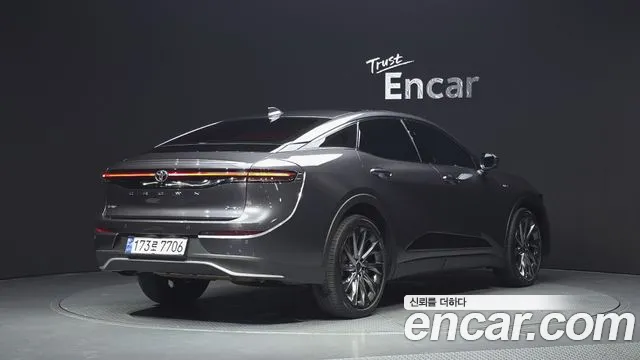 Toyota Crown — Фото автомобиля 2