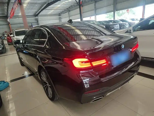 BMW 5 Series — Фото автомобиля 4