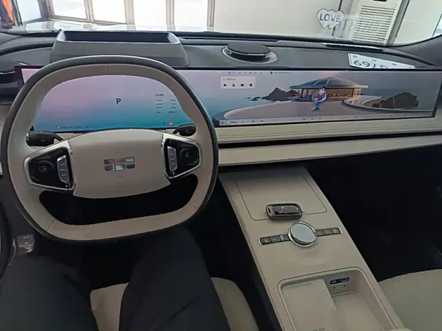 Geely Galaxy E8 — Фото автомобиля 9