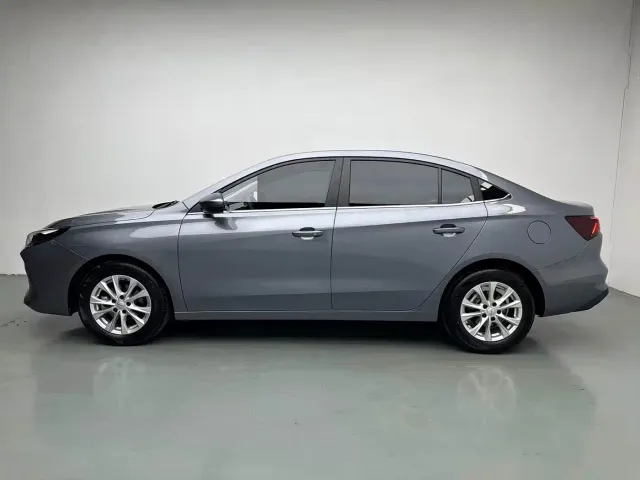 Roewe i5 — Фото автомобиля 3