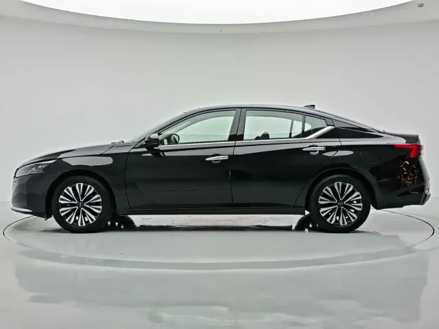 Nissan Teana — Фото автомобиля 3