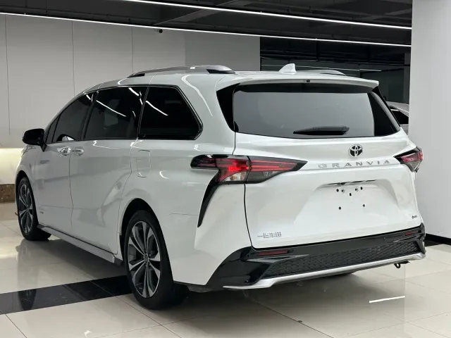 Toyota Granvia — Фото автомобиля 20