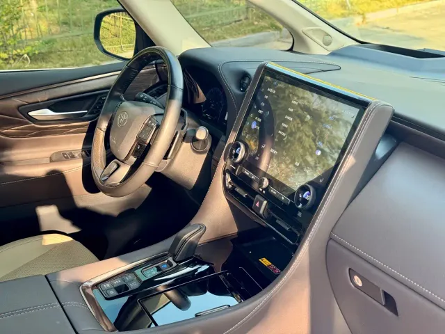 Toyota Alphard — Фото автомобиля 4