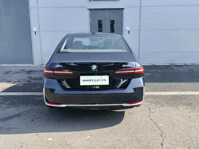 BMW 5 Series — Фото автомобиля 4