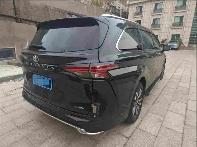 Toyota Granvia — Фото автомобиля 6
