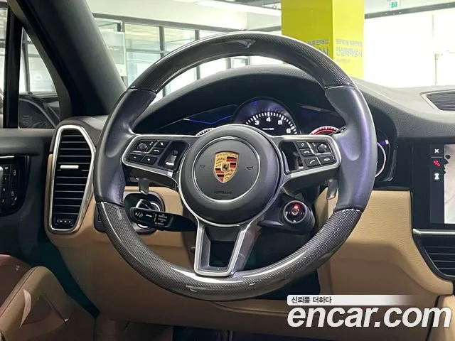 Porsche Cayenne — Фото автомобиля 12