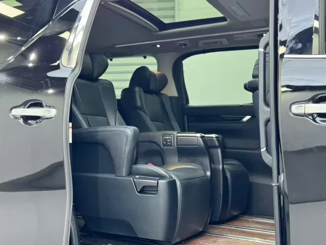 Toyota Vellfire — Фото автомобиля 6