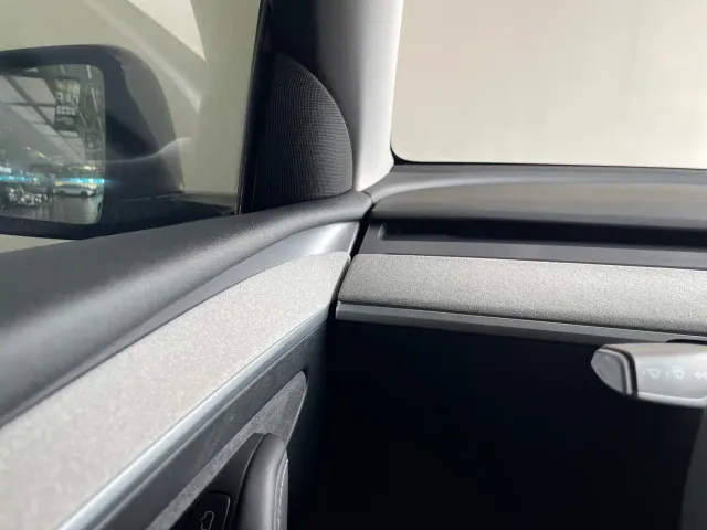 Tesla Model Y — Фото автомобиля 16
