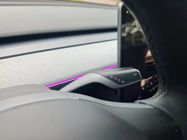 Tesla Model Y — Фото автомобиля 12