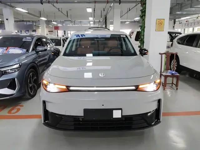 Leapmotor C10 — Фото автомобиля 2