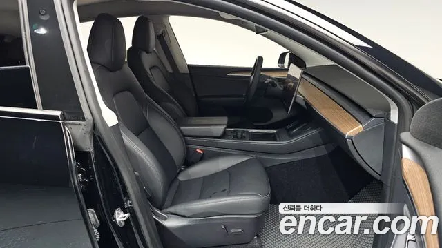 Tesla Model Y — Фото автомобиля 12