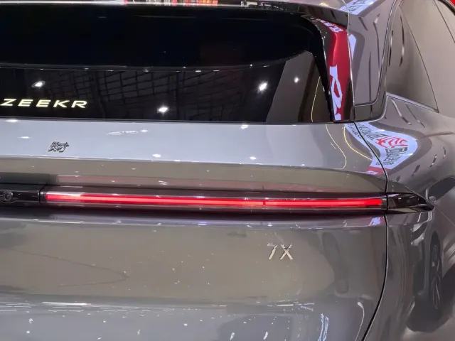 ZEEKR Zeekr 7X 2025 Model 75kWh RWD Smart Driving Edition — Фото автомобиля 4