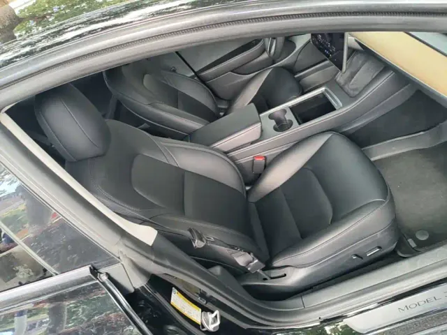 Tesla Model 3 — Фото автомобиля 24