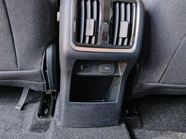 Bestune B70 — Фото автомобиля 15