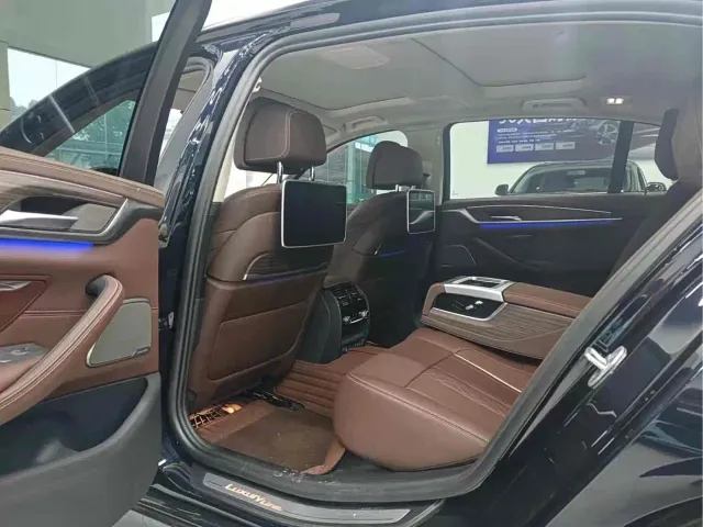 BMW 5 Series — Фото автомобиля 5