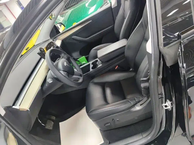 Tesla Model Y — Фото автомобиля 14