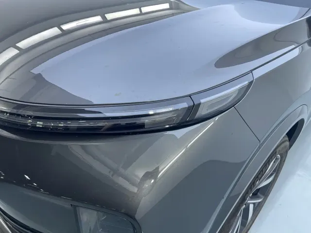 Li Auto L8 — Фото автомобиля 13