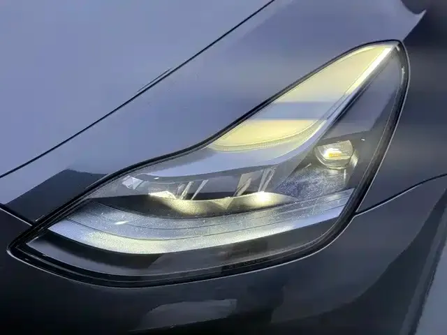 Tesla Model Y — Фото автомобиля 18