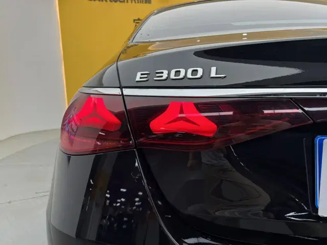 Mercedes-Benz E-Class — Фото автомобиля 9