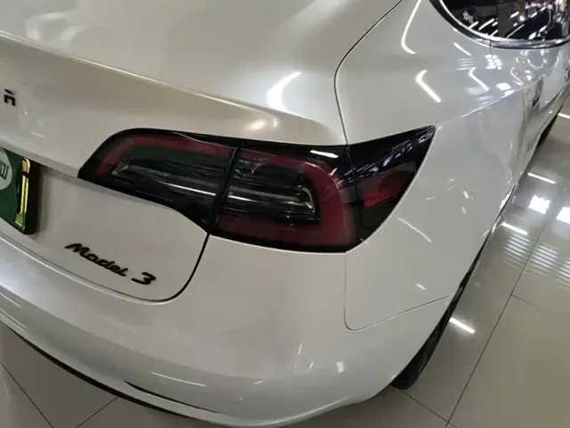 Tesla Model 3 — Фото автомобиля 7