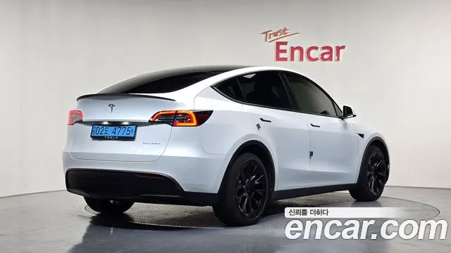 Tesla Model Y — Фото автомобиля 2