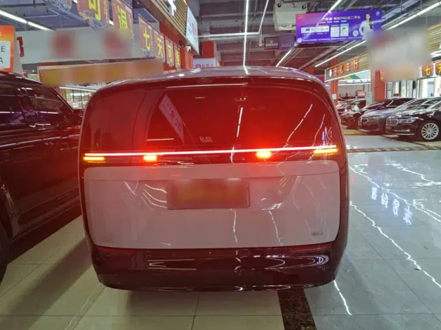 Li Auto MEGA — Фото автомобиля 5