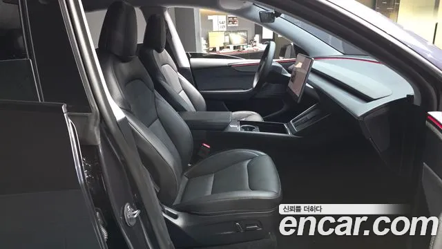 Tesla Model Y — Фото автомобиля 17