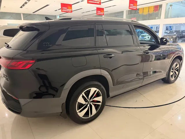 Audi Q6 — Фото автомобиля 6