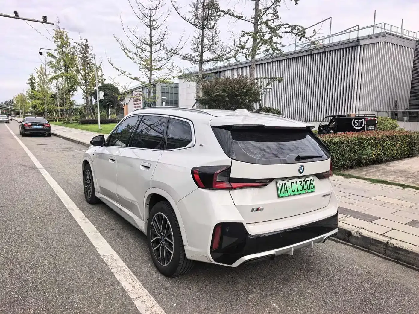 BMW BMW iX1 2023 eDrive25L M Sport Package — Фото автомобиля 6