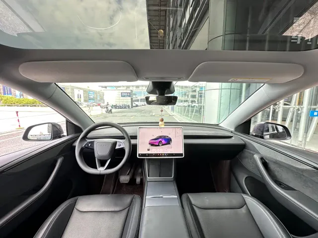 Tesla Model Y — Фото автомобиля 24