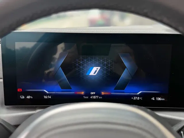BMW i4 — Фото автомобиля 10