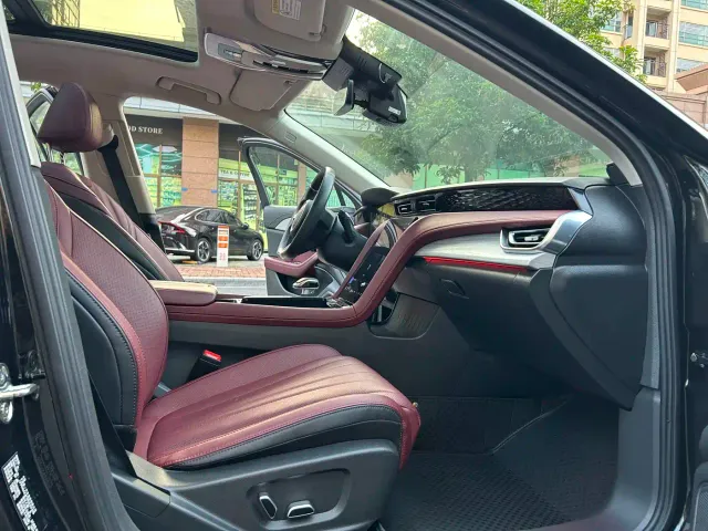 Hongqi H5 — Фото автомобиля 10
