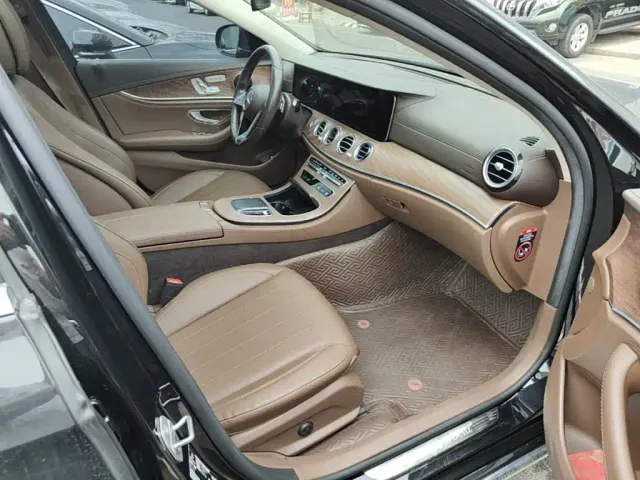 Mercedes-Benz E-Class — Фото автомобиля 24