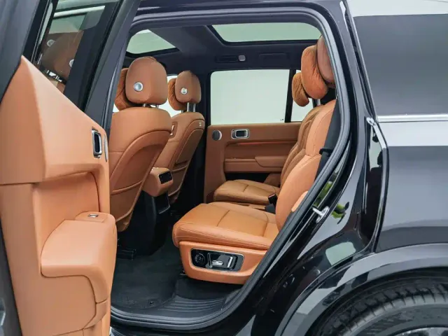 Li Auto L8 — Фото автомобиля 15