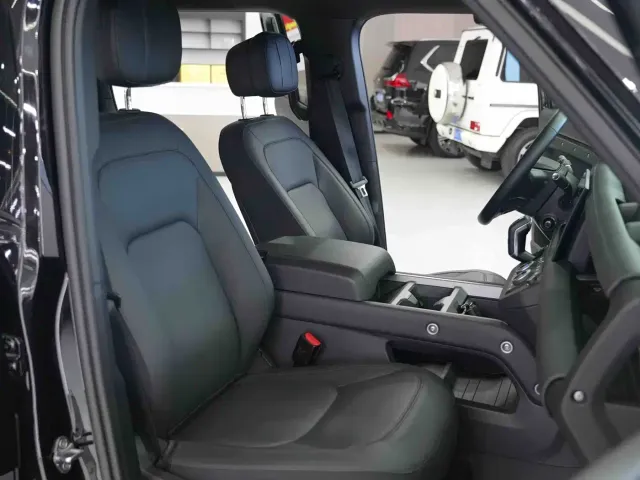 Land Rover Defender — Фото автомобиля 10