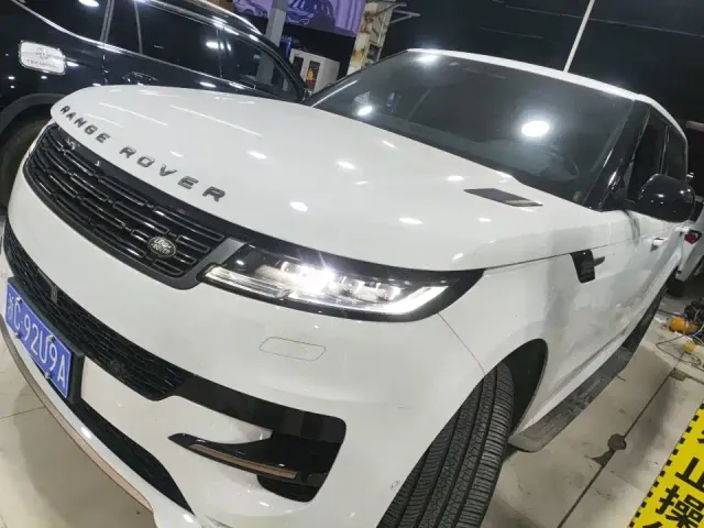 Фотография автомобиля — Land Rover Range Rover Sport
