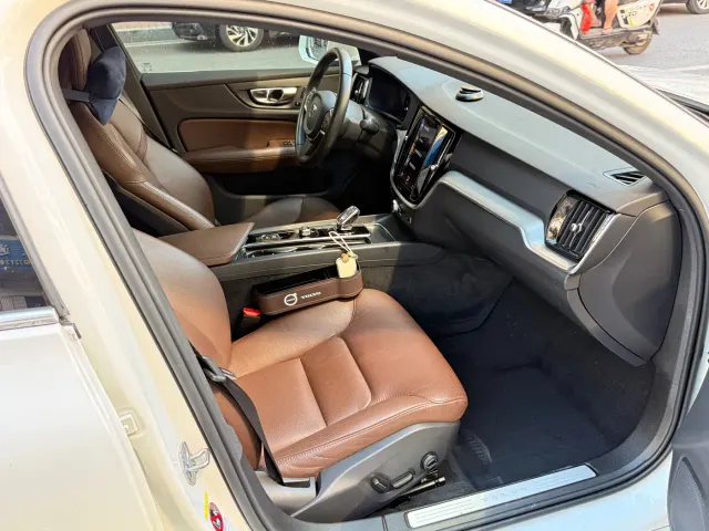 Volvo S60 — Фото автомобиля 10