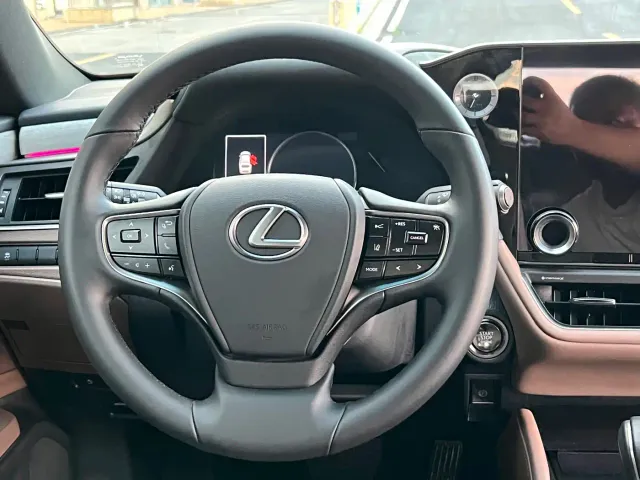 Lexus ES — Фото автомобиля 9