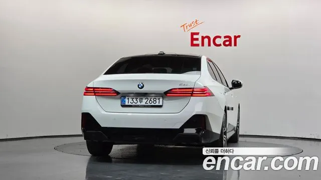 BMW 5 Series G60 — Фото автомобиля 4