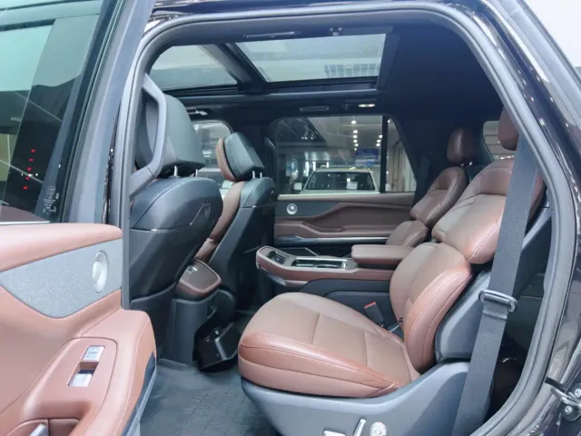 Lincoln Navigator — Фото автомобиля 11