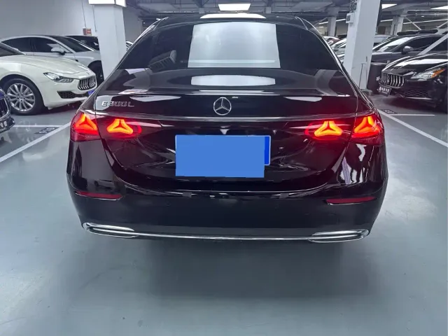 Mercedes-Benz E-Class — Фото автомобиля 17