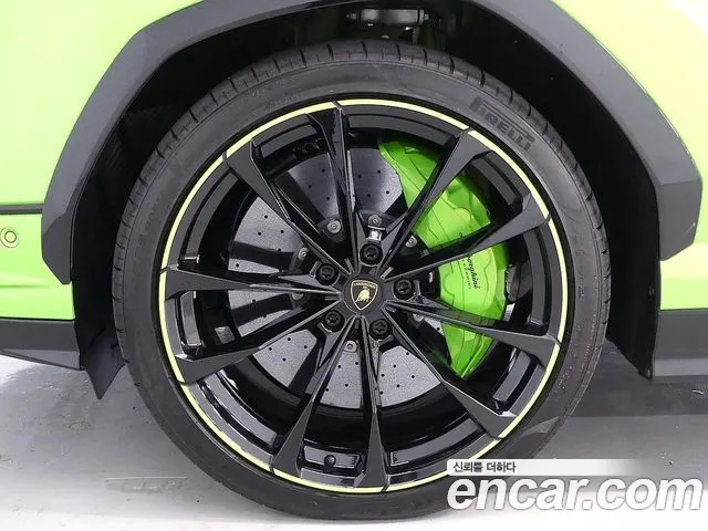 Lamborghini Urus — Фото автомобиля 8