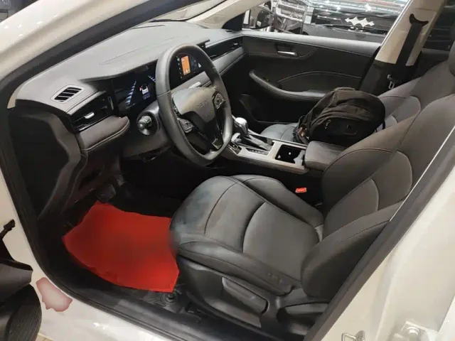 Roewe i5 — Фото автомобиля 14