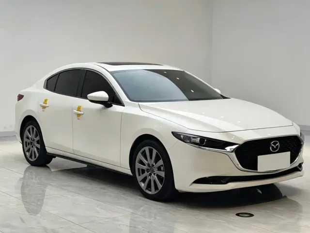 Mazda Axela — Фото автомобиля 3