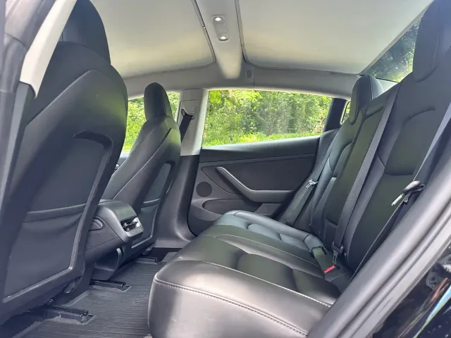 Tesla Model 3 — Фото автомобиля 8