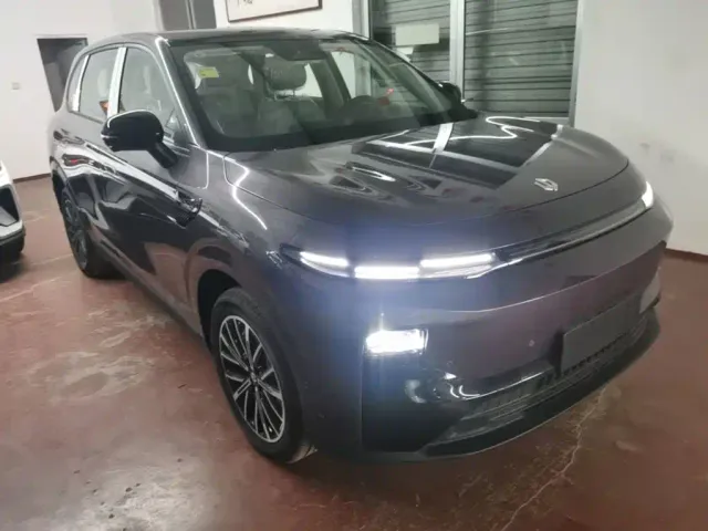 Leapmotor B10 — Фото автомобиля 3