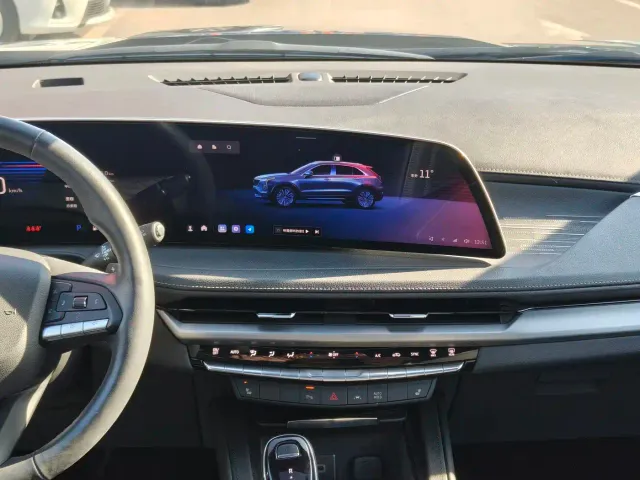 Cadillac XT4 — Фото автомобиля 11